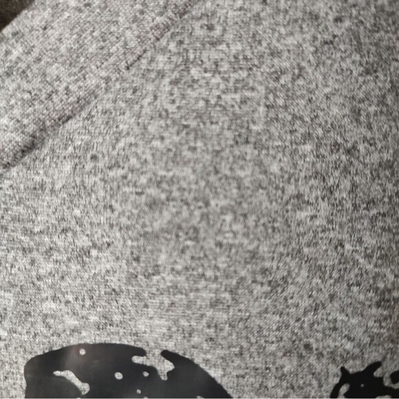 Sugar Magnolia Gray V-Neck Graphic Tee. Size Medium - Picture 3 of 4